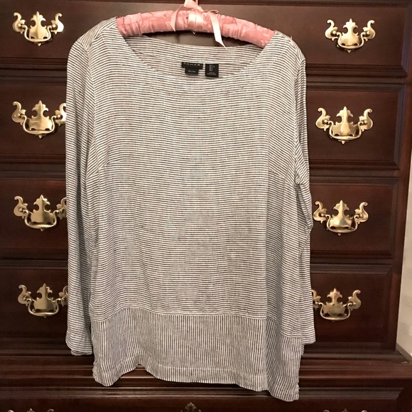 Tahari Tops - Tahari Sz Large blue white striped linen top